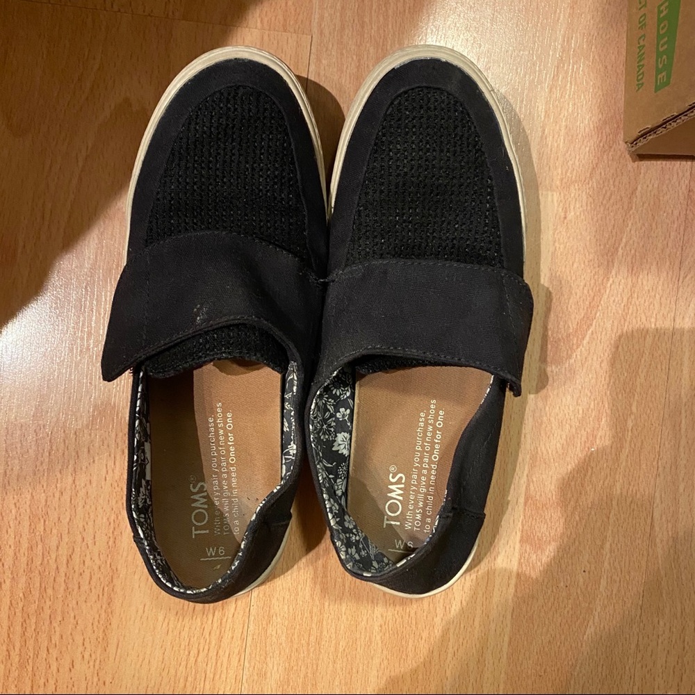 Toms Size 6 Women